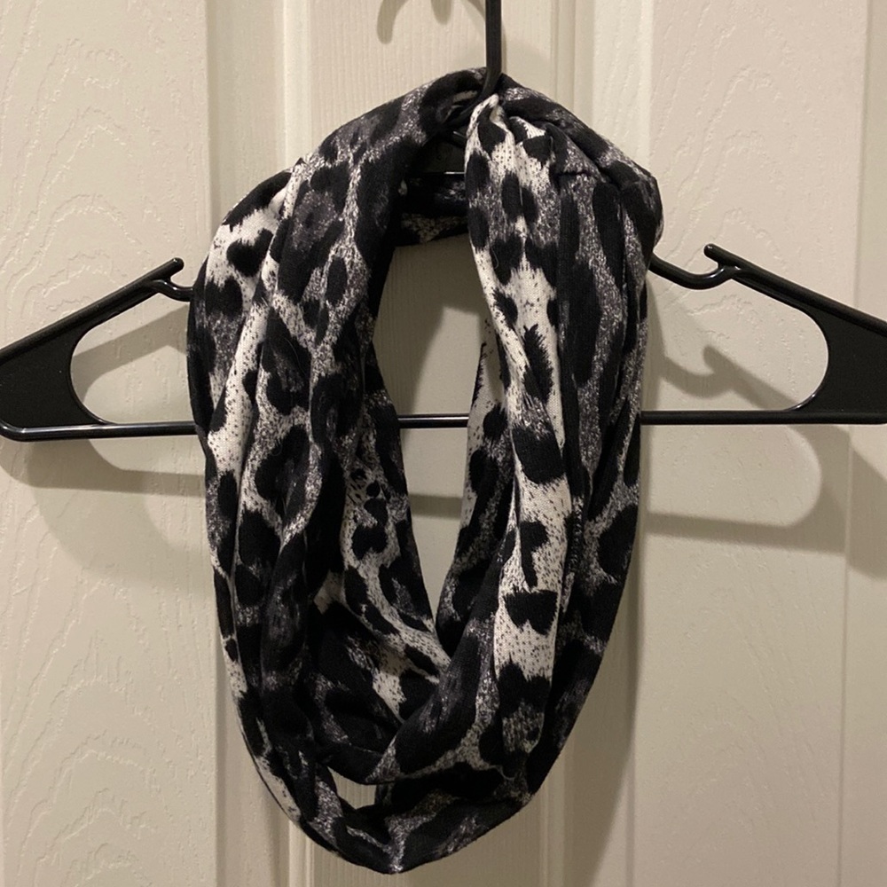 Infinity animal print gray and black scarf, lightweight